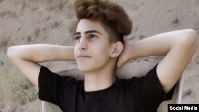 Execution sentence of Mohammad Boroujani halted