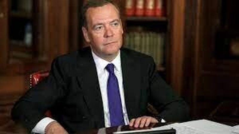 Medvedev Calls for Missile Deployment 100 Miles from America