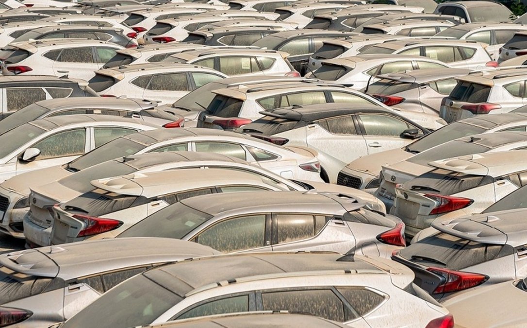 Selling Smuggled Cars with Engine Capacity over 2500cc to Government Agencies