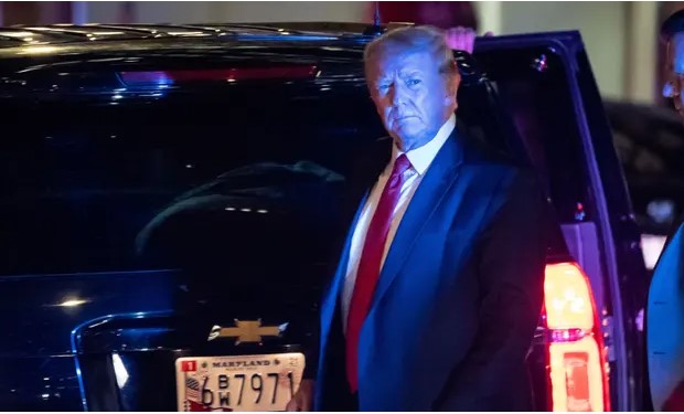 Trump's team hands new documents to the FBI