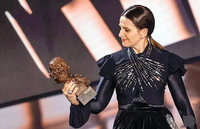 Juliet Binoche supports women's rights and freedom everywhere in the world
