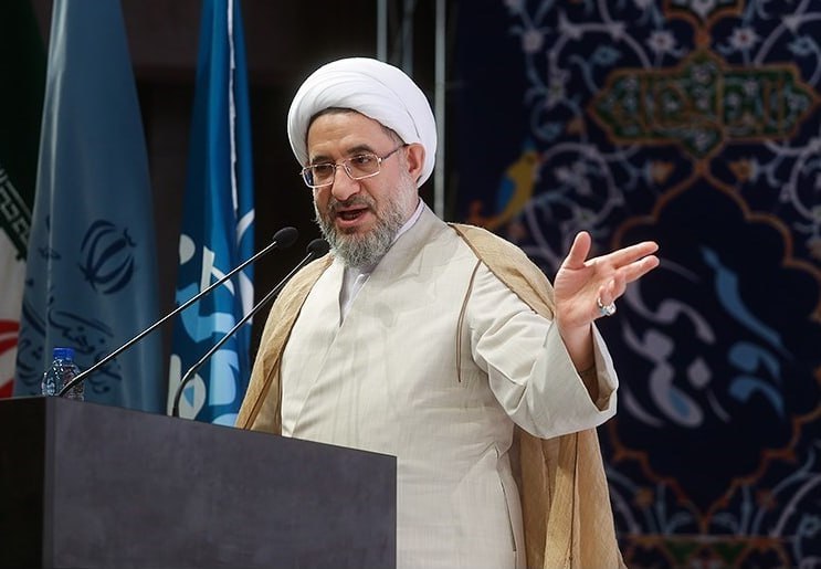 Mohsen Araki's lack of hijab is the new coronavirus