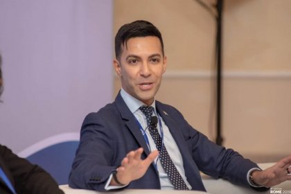 واشنطن فري بيكون: علي واعظ هو المحرك الرئيسي لتحرير 6 مليارات دولار لإيران