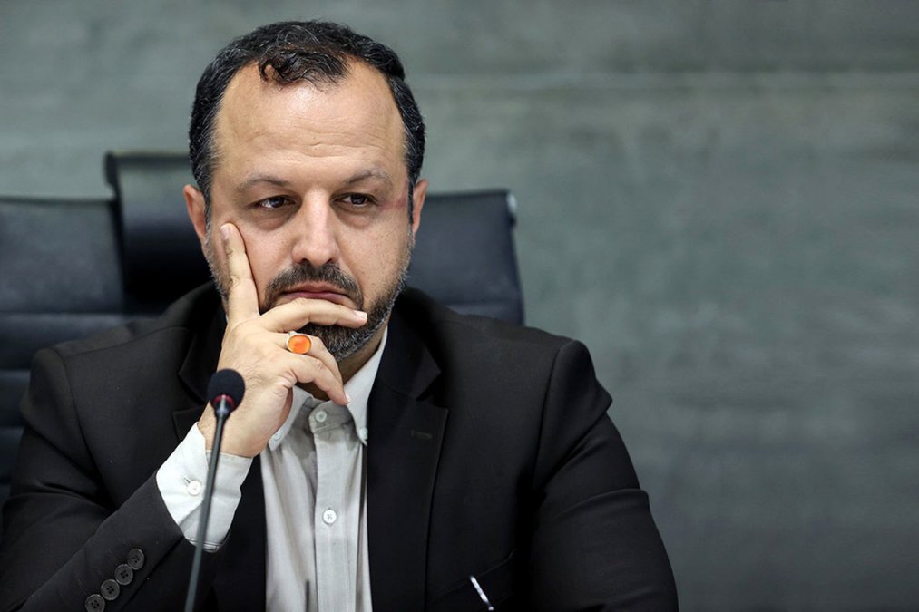 Khandouzi: The Government's Economic Spokesman Says Not All Members Have Signed the Resolution to Dismiss Salavorzi Yet