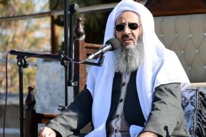 مولوی عبدالحمید به بازماندگان جمعه خونین فشار میآورد که دیه قبول کنند