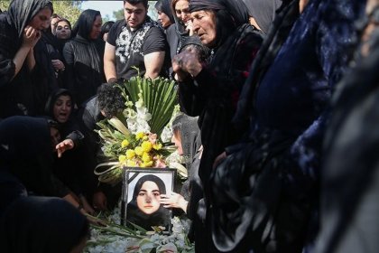 روزنامه جوان: حضور نیروهای امنیتی در خاکسپاری «آرمیتا گراوند» طبیعی است