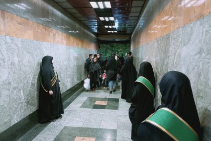 زيادة تواجد حراس الحجاب في محطات المترو في طهران