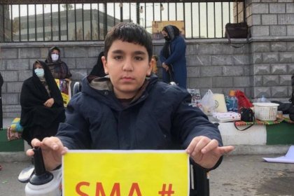 Sediqeh Hamzeh, the mother of Sina Alikhani, no medicine has reached Sina and his condition is unfavorable