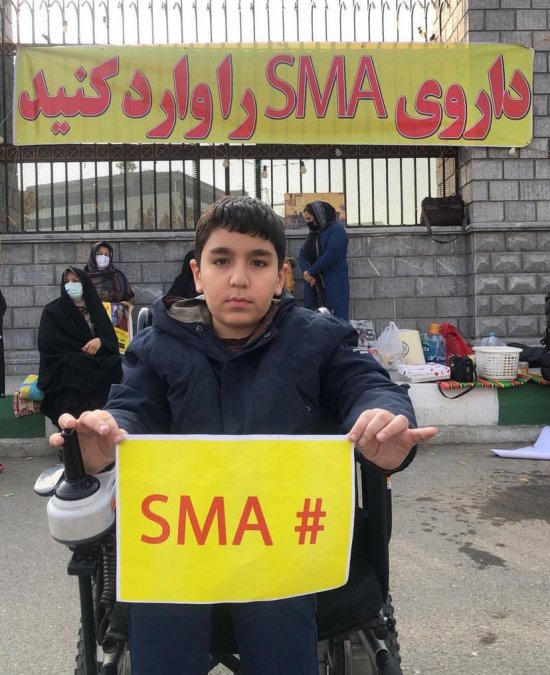 Sediqeh Hamzeh, the mother of Sina Alikhani, no medicine has reached Sina and his condition is unfavorable