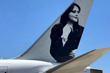 طائرة تحمل مساعدات لغزة تضطر لإزالة صورة مهسا أميني