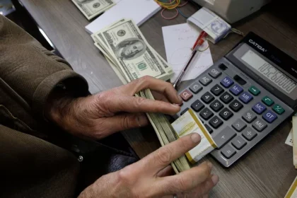 The US dollar reaches its highest level in the past 262 days