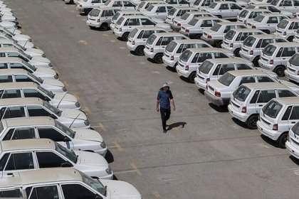 جريدة اطلاعات: الحكومة وصانعو السيارات تآمروا لرفع أسعار السيارات