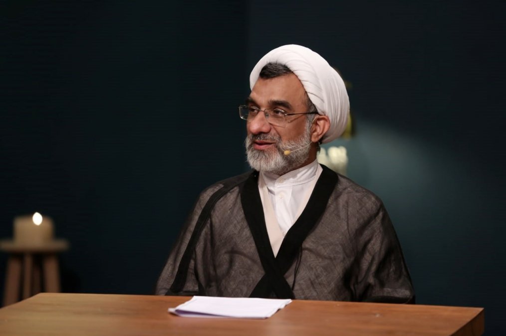 Secretary of the Supreme Council of the Cultural Revolution Revokes License of a Fake University