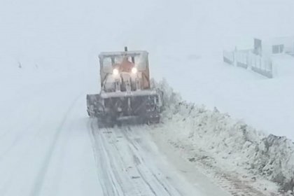Snow and blizzard blocked the routes between Bam and Kerman