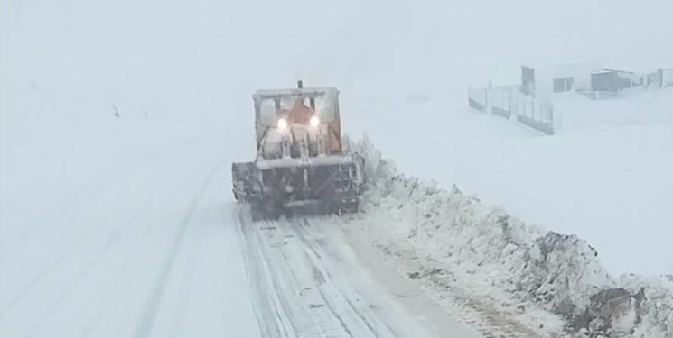 Snow and blizzard blocked the routes between Bam and Kerman
