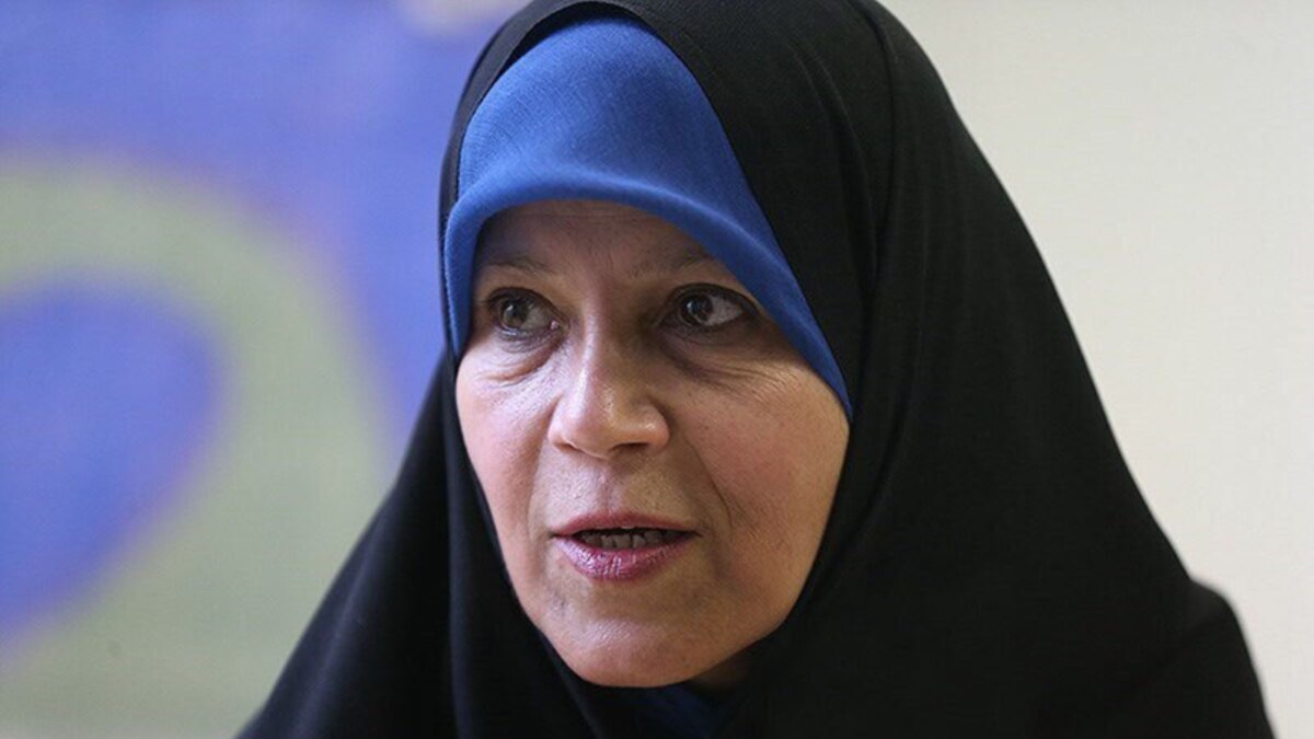 Faezeh Hashemi Rafsanjani أخذت إجازة