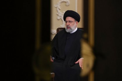 صحيفة جمهوري إسلامي: حكومة رئيسي ليست حاكمة على الدولار ولا الريال