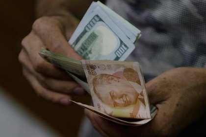 قيمة الليرة التركية مقابل الدولار تصل إلى أدنى مستوى تاريخي