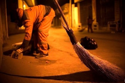 انفجار قنبلة يدوية يقطع إصبع عامل نظافة في طهران