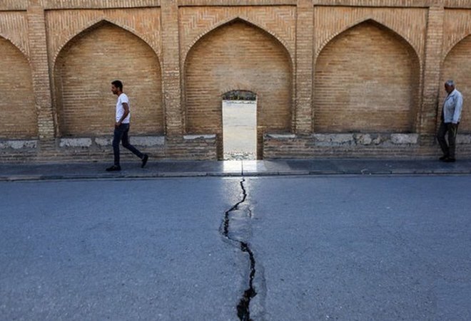 نماینده اصفهان بار دیگر بر لزوم چارهاندیشی برای فرونشست زمین در این شهر تأکید کرد