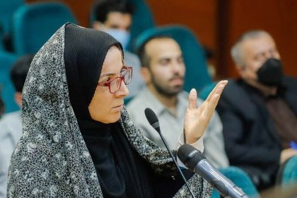 وکیل فرزانه قرهحسنلو: موکلم بخاطر ارسال پیام تبریک سال نو با ممنوعیت تماس و ملاقات مواجه شده است