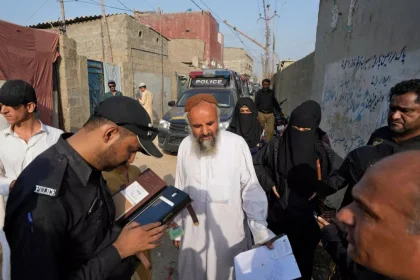 المهاجرون الأفغان في باكستان يعيشون في خوف من الترحيل