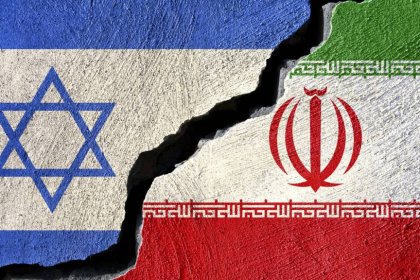 مراسل عسكري إسرائيلي: المنشآت النووية الإيرانية ستُضرب بسهولة