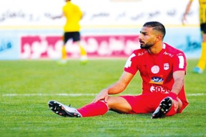 امیرنصر آزادانی در پی انتقال به سلول انفرادی دست به اعتصاب غذا زد