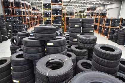 الروبوت يدخل في تسجيل إطارات السيارات