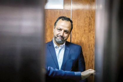 The Unsteady Chair of Iran's Minister of Economy and Finance