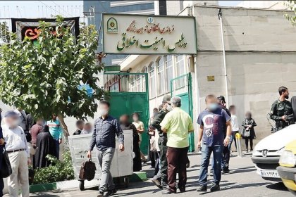 خبرگزاری دولت: خبر فوت یک دختر بازداشتی به دلیل بی حجابی در ساختمان وزرا کذب است