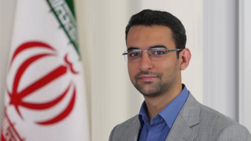 آذری جهرمی: خدا پدرش را بیامرزد آنکه گفت: رسیده ایم به دوران ابتذال امر سیاسی
