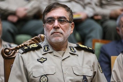 جانشین فرمانده کل ارتش: اینکه بگوییم مسئولین ما خلافکار و دزد هستند باعث میشود که جوانان مهاجرت کنند