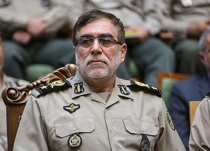 جانشین فرمانده کل ارتش: اینکه بگوییم مسئولین ما خلافکار و دزد هستند باعث میشود که جوانان مهاجرت کنند
