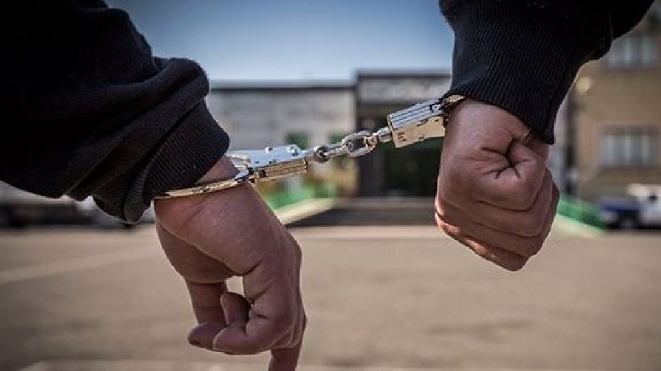 پلیس فتای پایتخت: داروفروشی که تاریخ انقضای داروها را تمدید میکرد، بازداشت شد