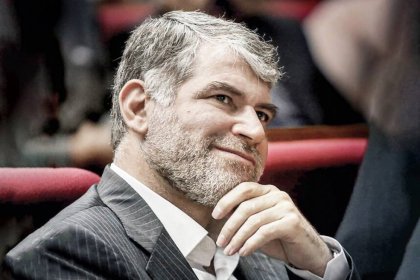رئیسی يدعم الوزير الفاسد