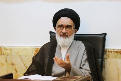 سعیدی، إمام جمعة قم: يجب فقط أن ننظر إلى ولاية الفقيه ونتلقى الأوامر منه