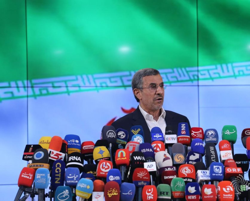 Mahmoud Ahmadinejad يرى مستقبل البلاد جيداً ورائعاً