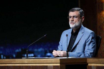 قاضیزاده هاشمی قلق من أن يدعو پزشکیان الناس إلى الشارع إذا لم يفز