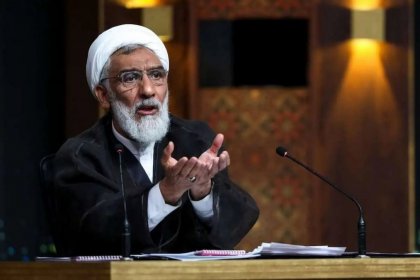 مصطفى پورمحمدى شبكات فساد وزير و خبرگزارى را مىخرند