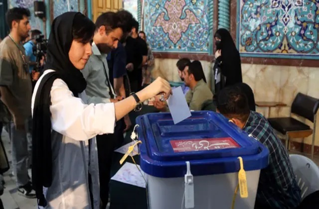 Voting in Iran extended until 10 PM