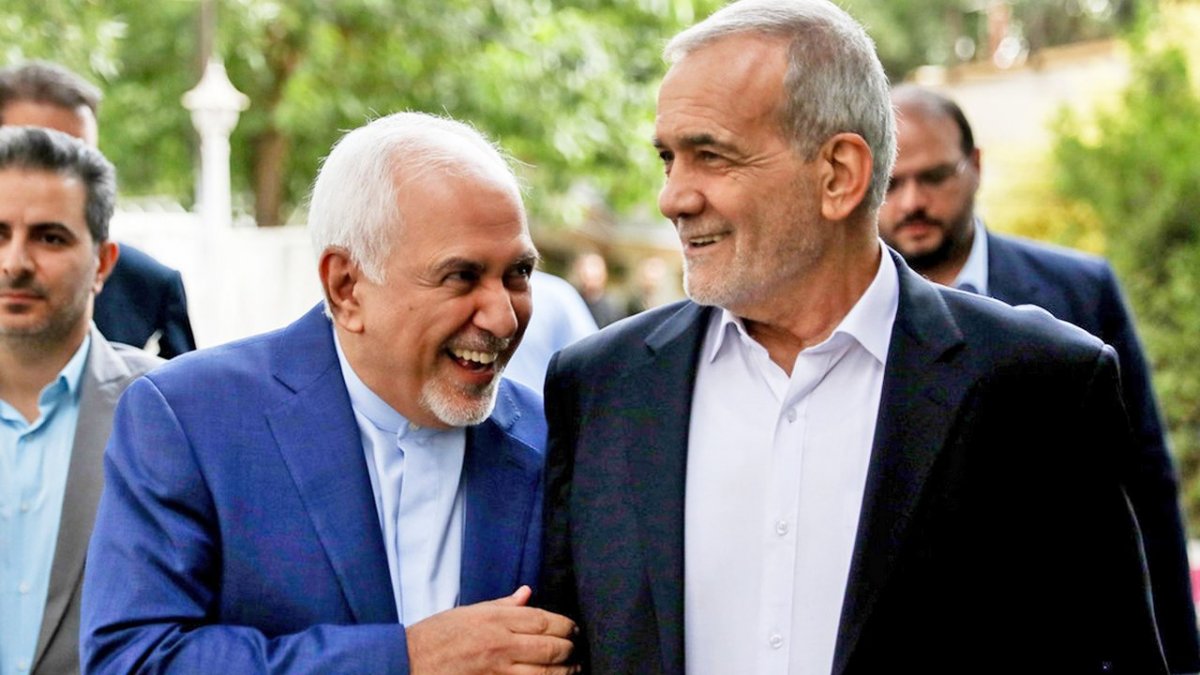 محمدجواد ظریف به عنوان رئیس شورای راهبری دوره انتقال دولت چهاردهم منصوب شد