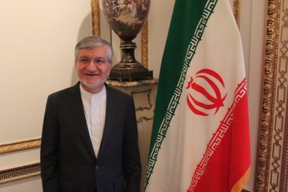 معاون ظریف در وزارت خارجه: ابر و باد و مه و خورشید و فلک برای رقیب پزشکیان در کارند