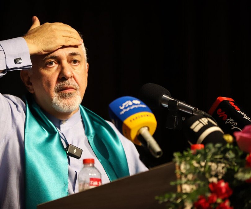 محمدجواد ظریف: کارت هدیه ۳۰۰ هزار تومانی توزیع کردند تا رای بخرند