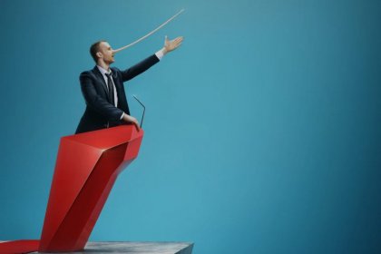 النخب دائماً مدعون