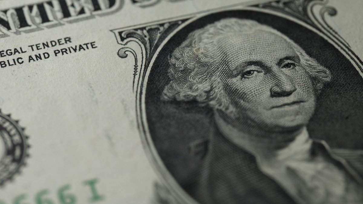 Fears and Hopes of a Cheaper Dollar for America and the World