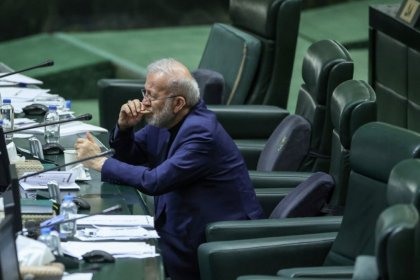 منوچهر متکی: آرای بالای نمایندگان به وزیر خارجه در سطح بینالملل مهم است