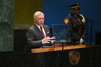 الملك الأردني: الترحيل القسري للفلسطينيين جريمة حرب