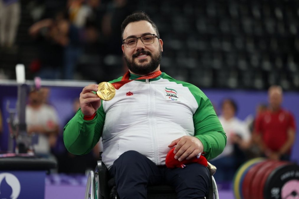 Rostami breaks world and Paralympic record to win gold