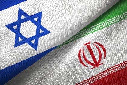 إسرائيل تنسق مع الولايات المتحدة للرد على الهجوم الصاروخي الإيراني في الأيام القليلة المقبلة